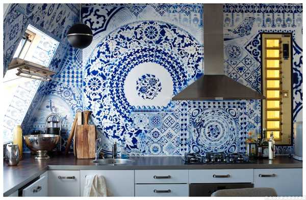 mosaico en la pared de la cocina