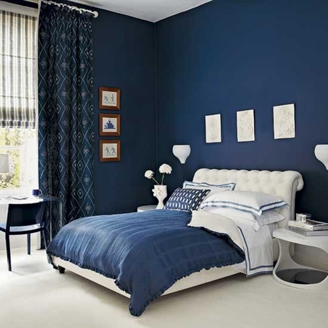 tamsiai mėlyna-balta-miegamojo-dažų-idėja