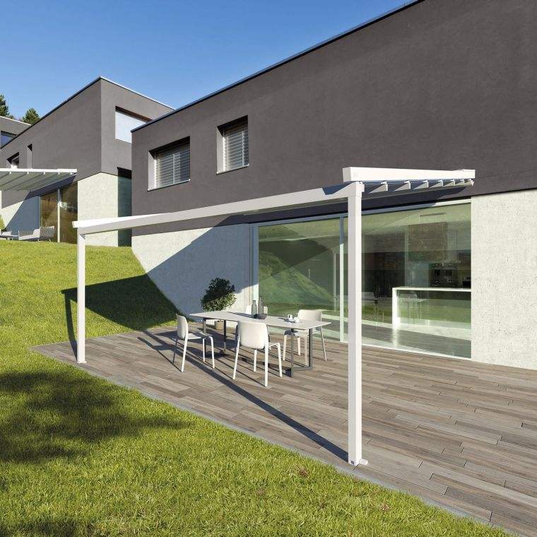 pergola naslonjena na modern patio patio moderni zid