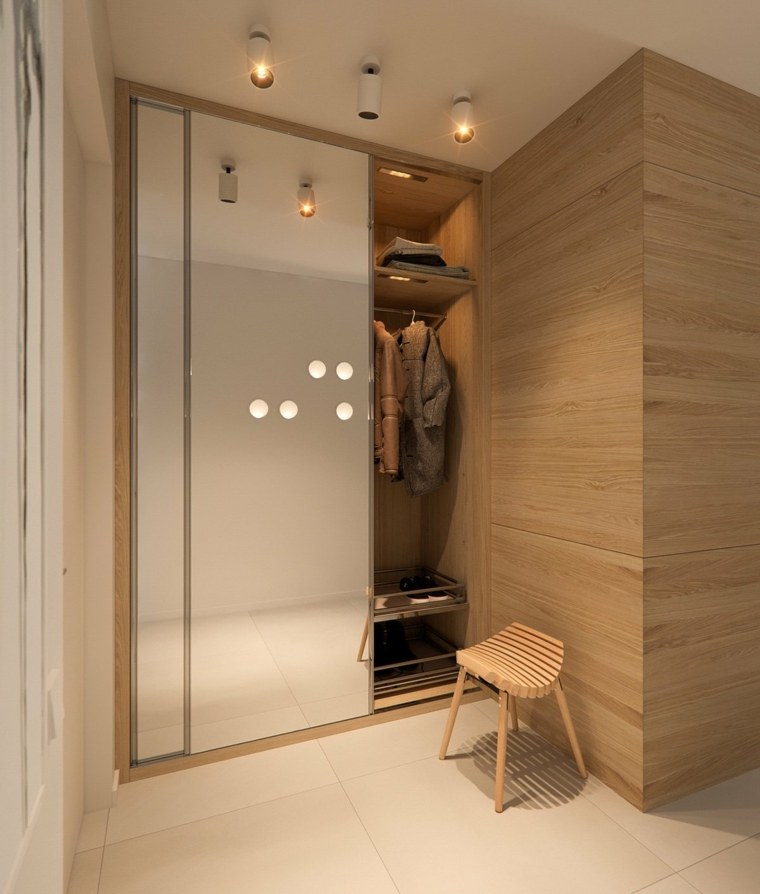 idea appartamento per organizzare lo spazio porta scorrevole in legno sgabello