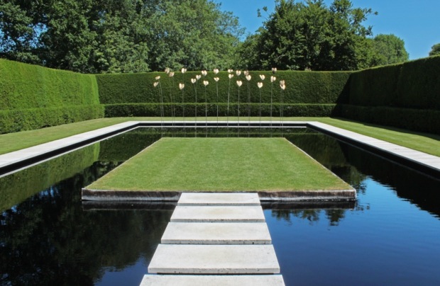 golemi engleski vrtni bazen otočno zelenilo