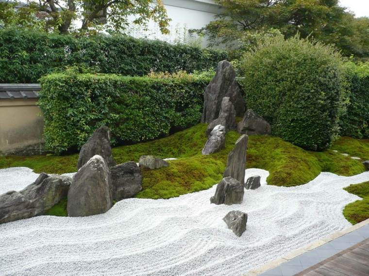 禅の雰囲気の屋外庭園