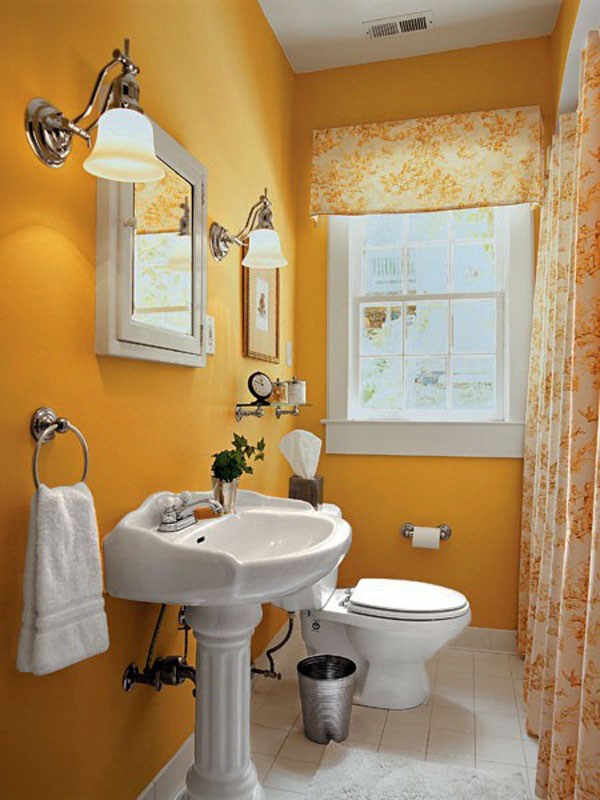 Ryškiai geltonos vonios kambario dekoro idėjos