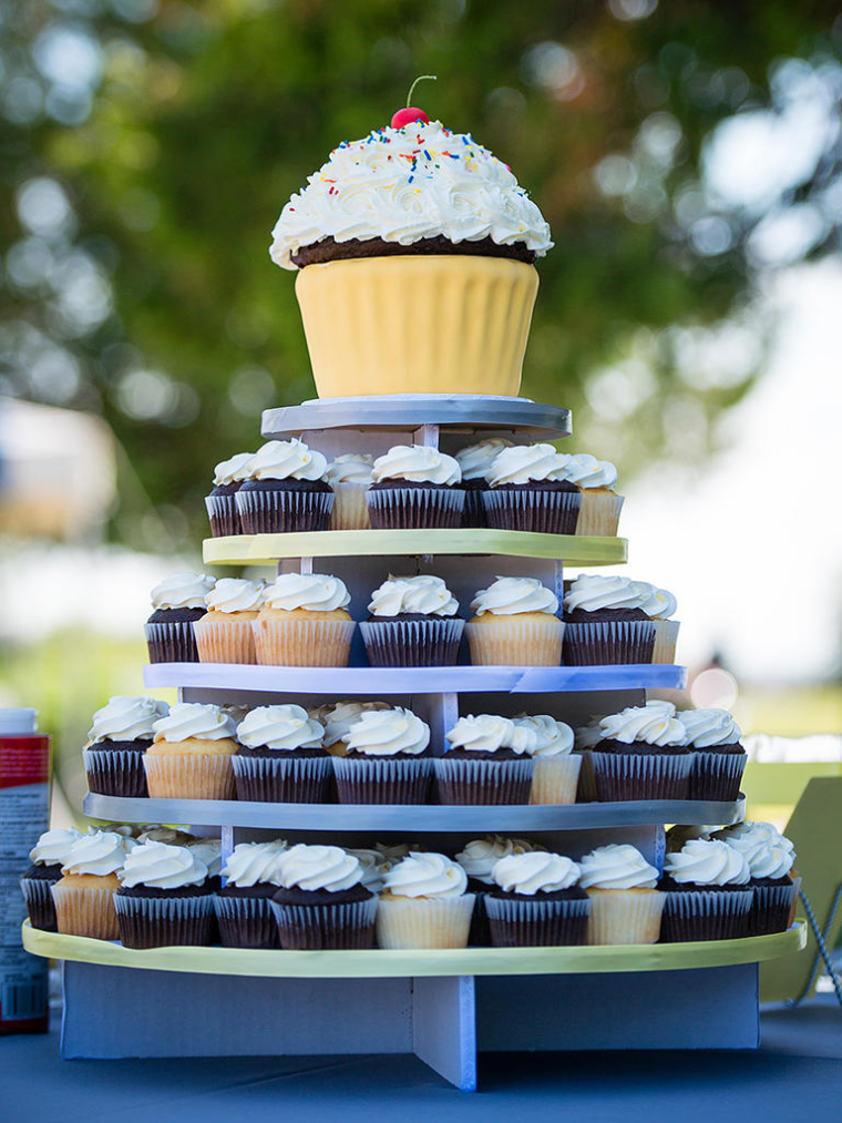 darab-montee-házasság-sütemények-cupcakes-lenyűgöző