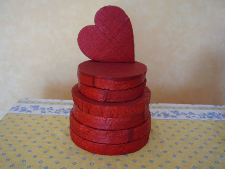 torta-matrimoniale-cuore-rosso-amore