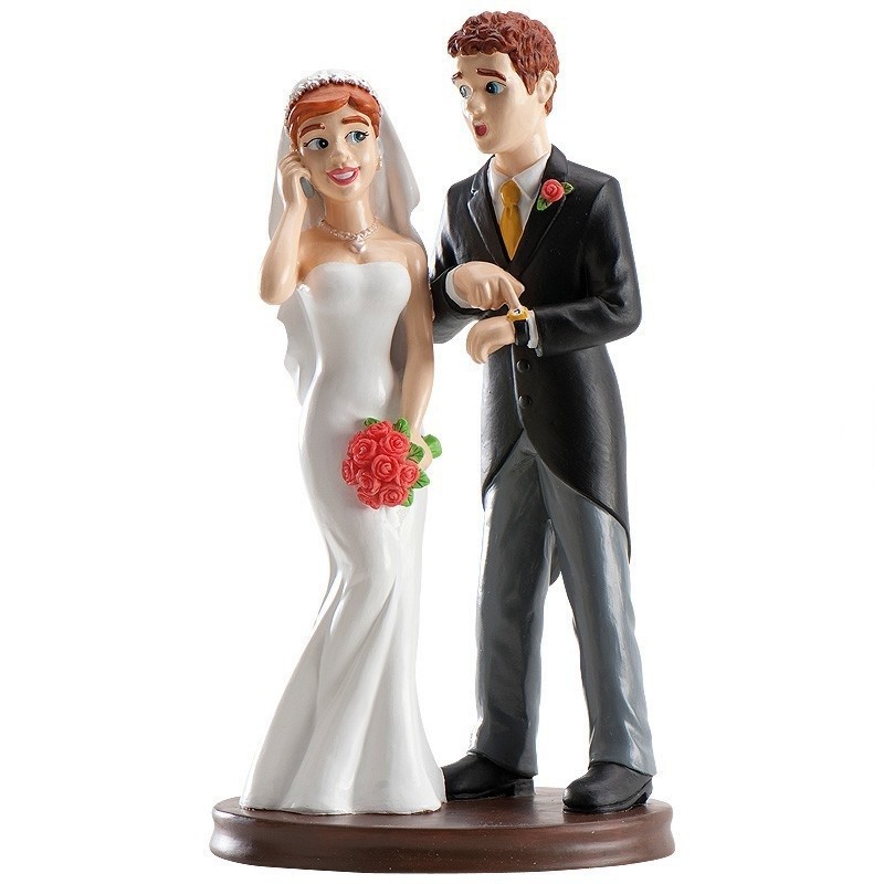 darabra szerelt-esküvői-eredeti-torta-figurák