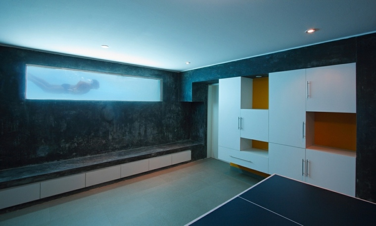 Moderna ideja dizajna interijera kuće od stakla za bazen