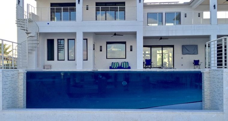 infinity-pool-design-vanjski stakleni bazen