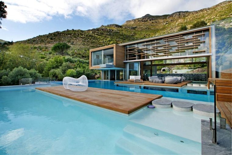 bazen-dizajn-transparentna-toplica-kuća