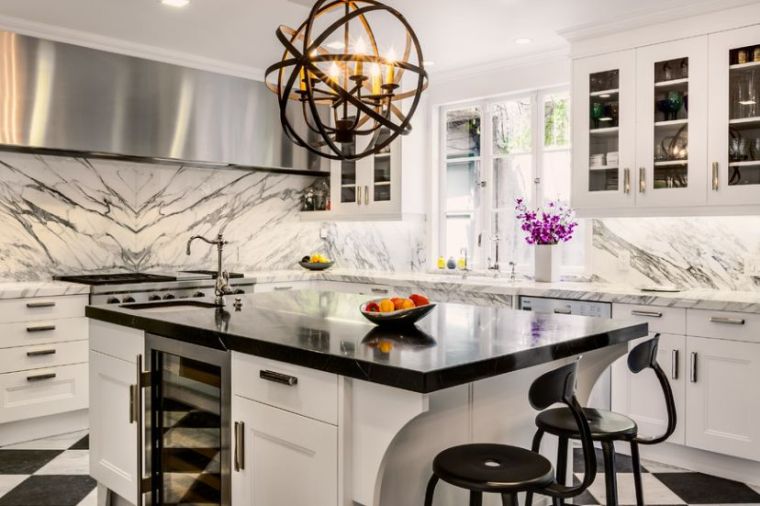 „Backsplash“ virtuvės marmuro baltos spalvos languotas plytelių stalviršis