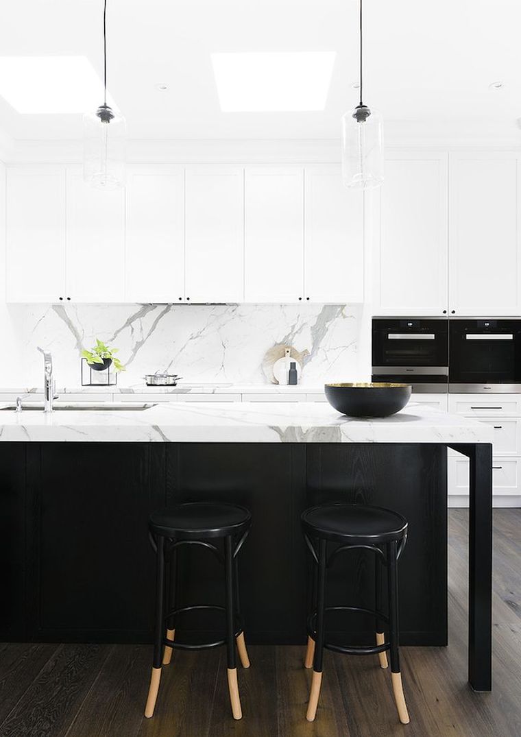 virtuvės salos spalva juoda balta stalviršis