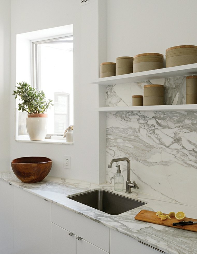 marmo-vena-cucina-alzatina-pietra-bianco-grigio-marmo-top