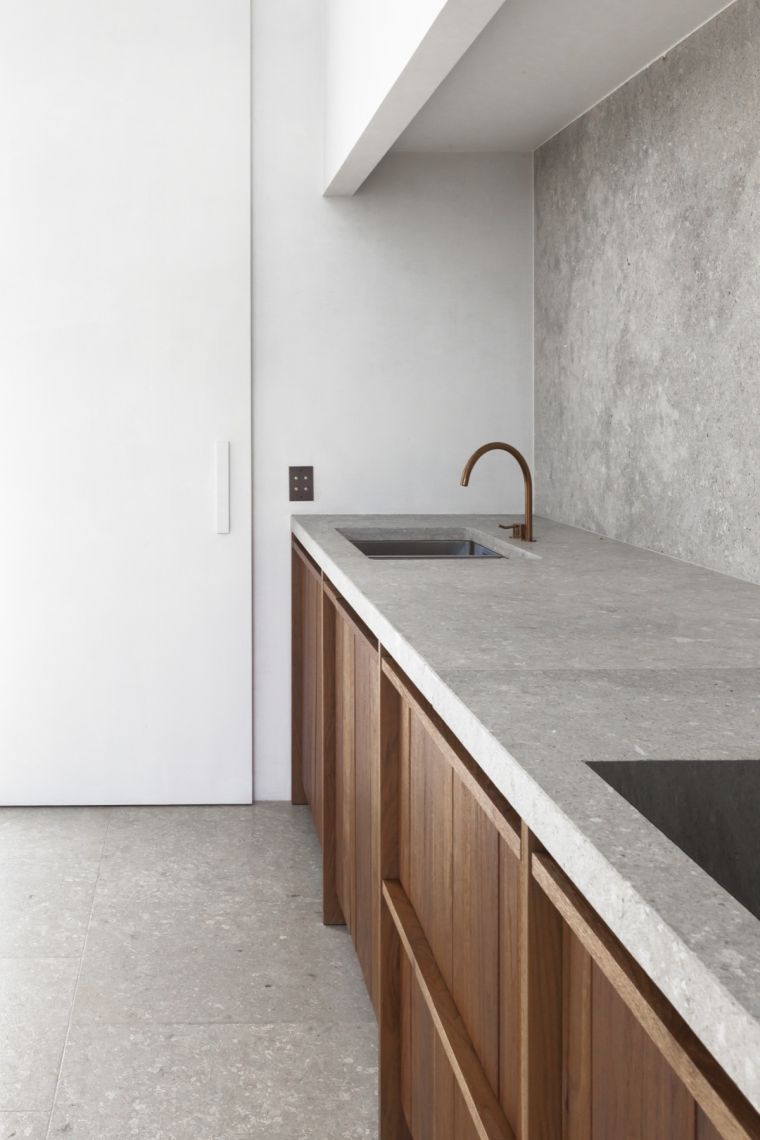 moderna kuhinja-drvena-beton-radna ploča