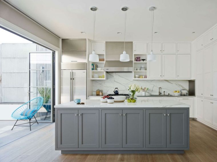 modern-design-konyha-szürke-szekrény-márvány-munkalap