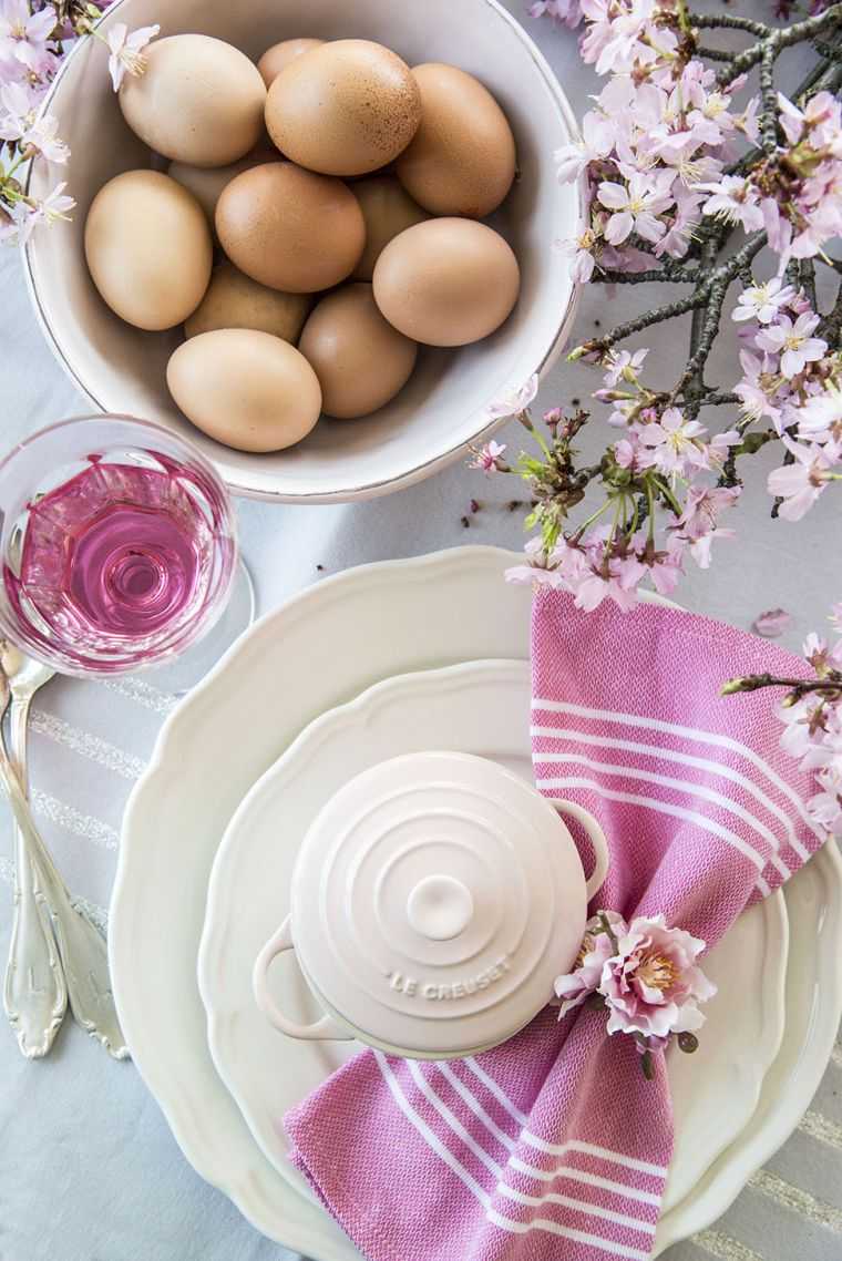 Decorazione della tavola del tovagliolo di Pasqua