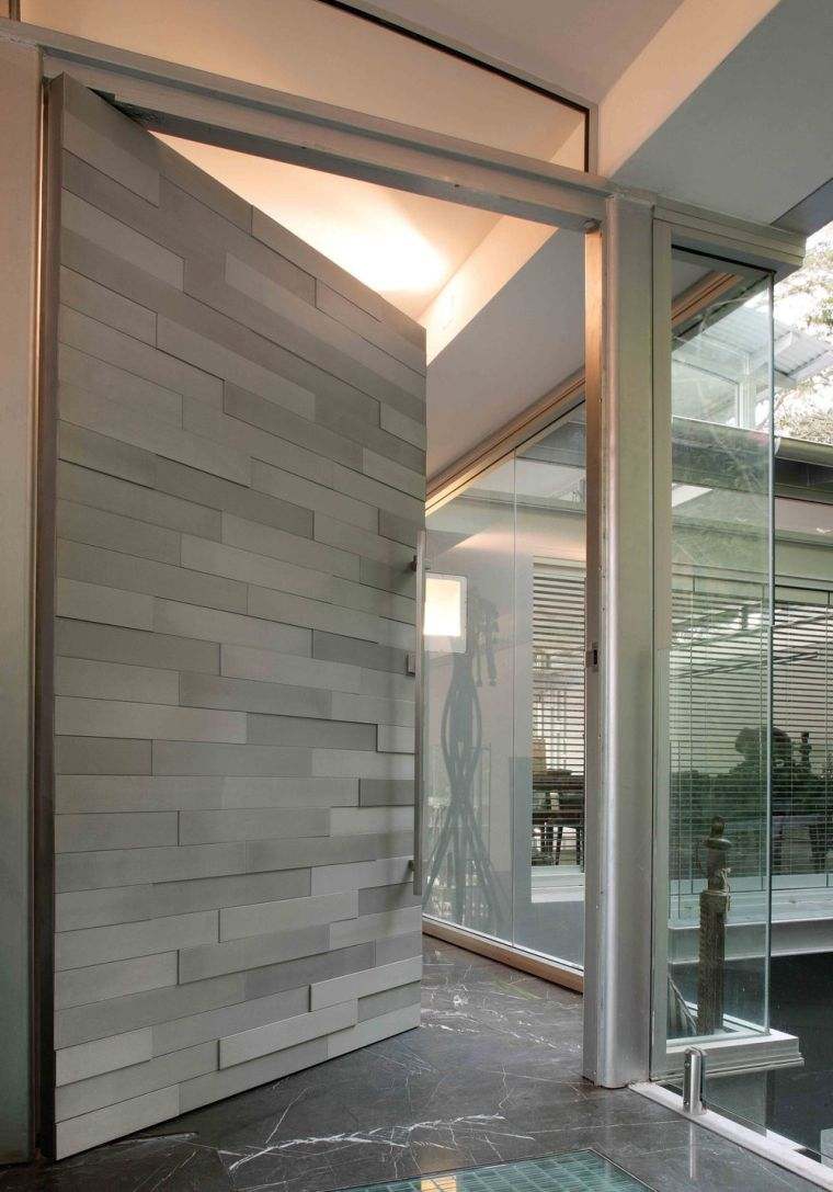 modern ház külső texturált bejárati ajtó
