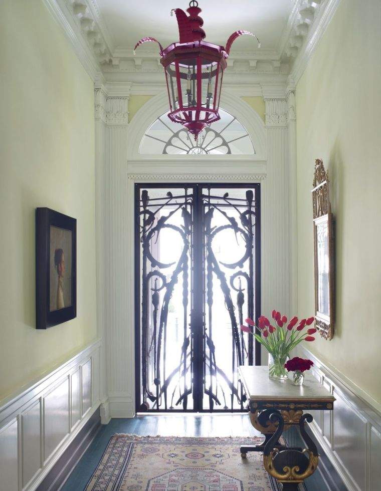 bejárati ajtó kovácsoltvas homlokzat dekorációs házban