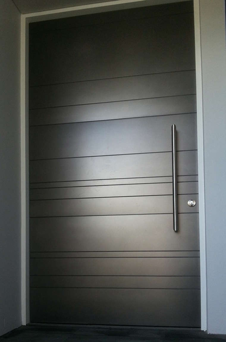 Įėjimo durys - modernus minimalistinis interjero dizainas
