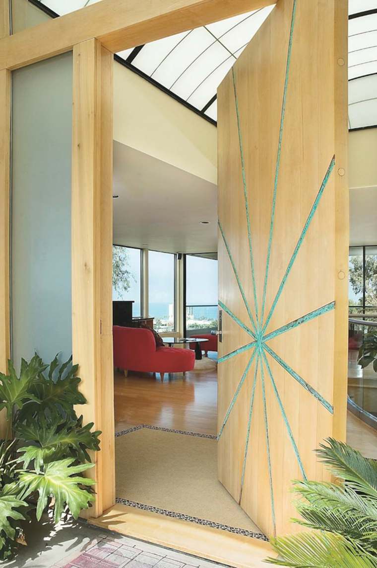 idea di parete di design per porte d'ingresso in legno per organizzare lo spazio abitativo esterno