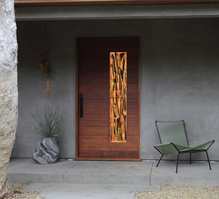 skandinaviško interjero įėjimo durys medžio dizaino stiliaus durų deko idėja lauko kėdė
