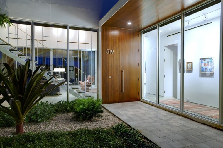 Įėjimo durų medžio dizaino idėja sutvarkyti modernią erdvę