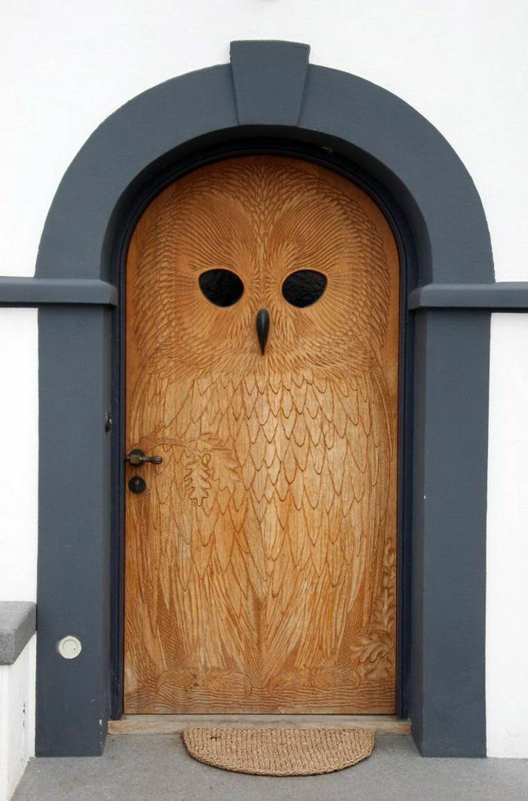 pelėdos durų dizaino medinis įėjimas, kad būtų galima sutvarkyti originalią idėją