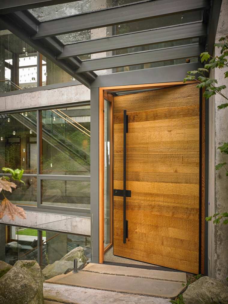 Kaimiško dizaino medinių įėjimo durų pramoninė išorinė idėja