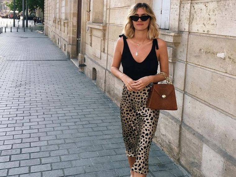 outfit elegante con gonna leopardata