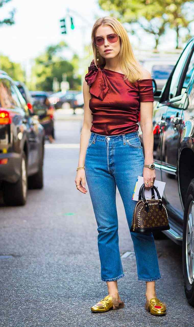 blusa elegante e jeans
