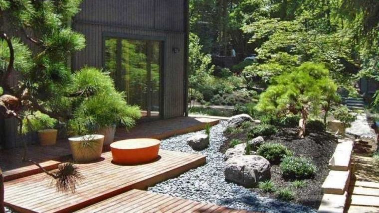 Japán kert házzal