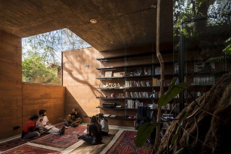 Tetőablak ötlet könyvtár fa belső szőnyeg