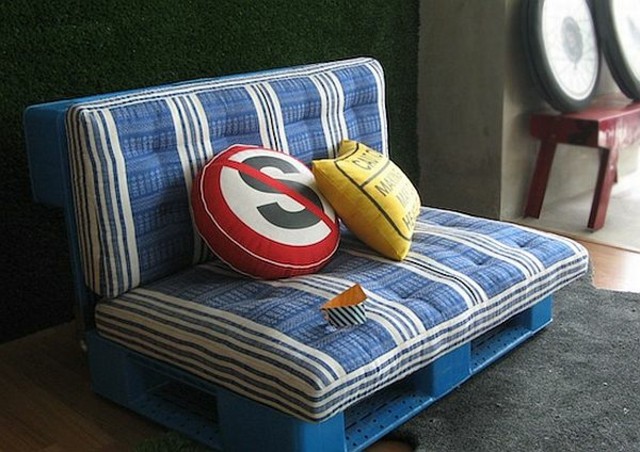 divano in legno di pallet blu di design