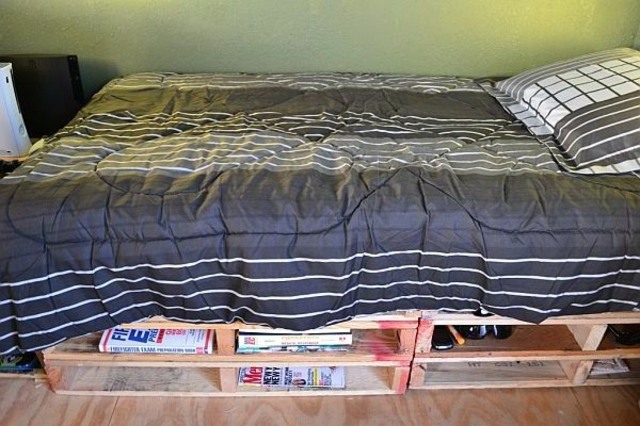 krevet s platformom veličine palete