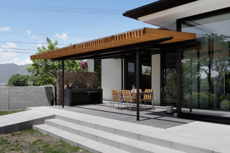 pavėsinė-dizainas-aliuminio rėmas-medinis stogas