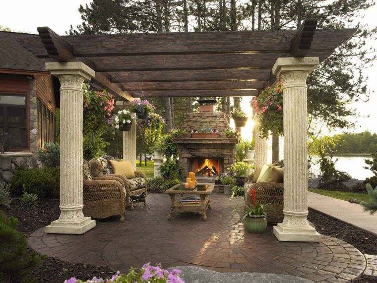 idea-pergola-terrazza-colonna-pietra-travi-legno