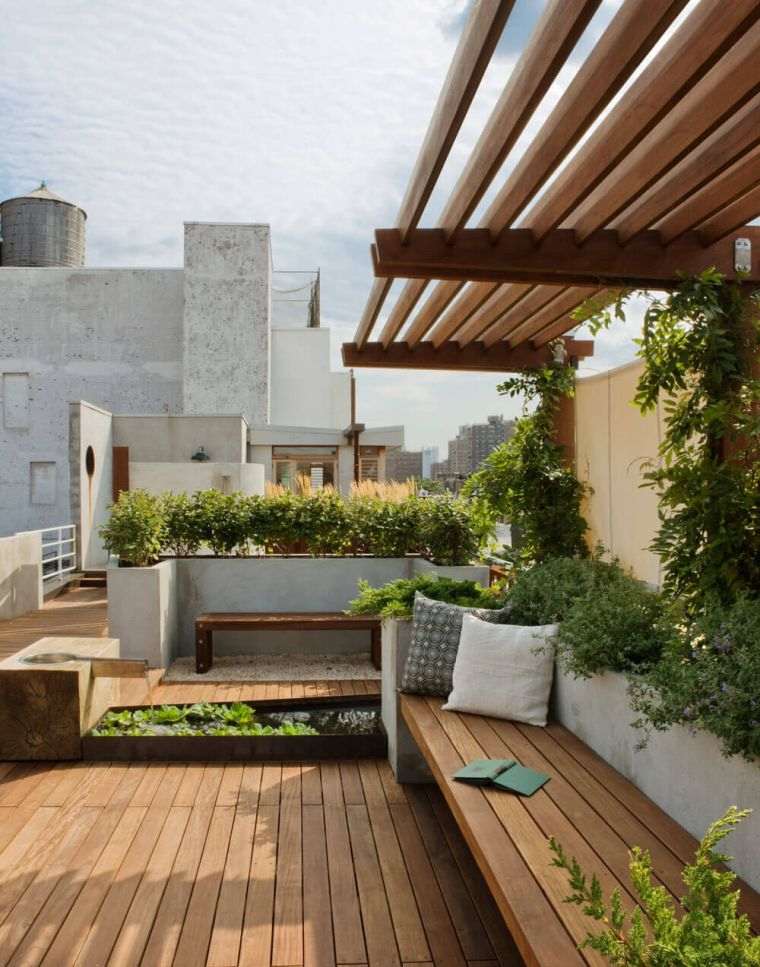 pensilina per terrazza con panca in legno