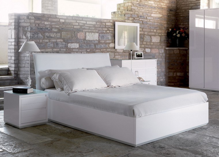 letto scegliere materasso idea camera da letto design testiera deco muro di mattoni