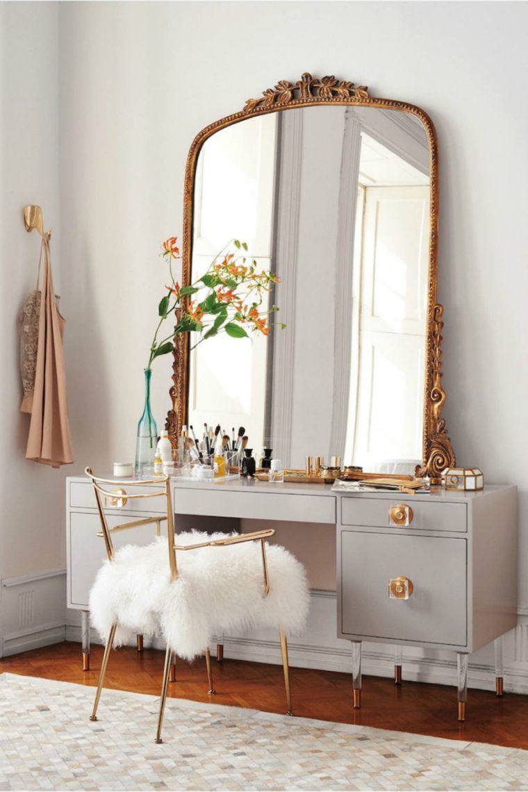寝室の鏡の例ゴールデンミラーヴィンテージスタイル