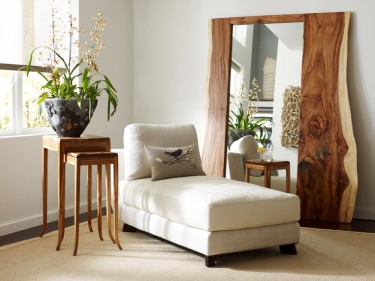 木製ミラーフレームデザイン大人の寝室のソファ読書コーナー写真