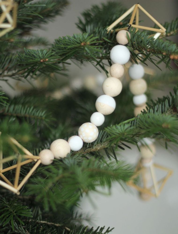 Deco-mini-albero-di-natale-idea-stile-minimalista-naturale