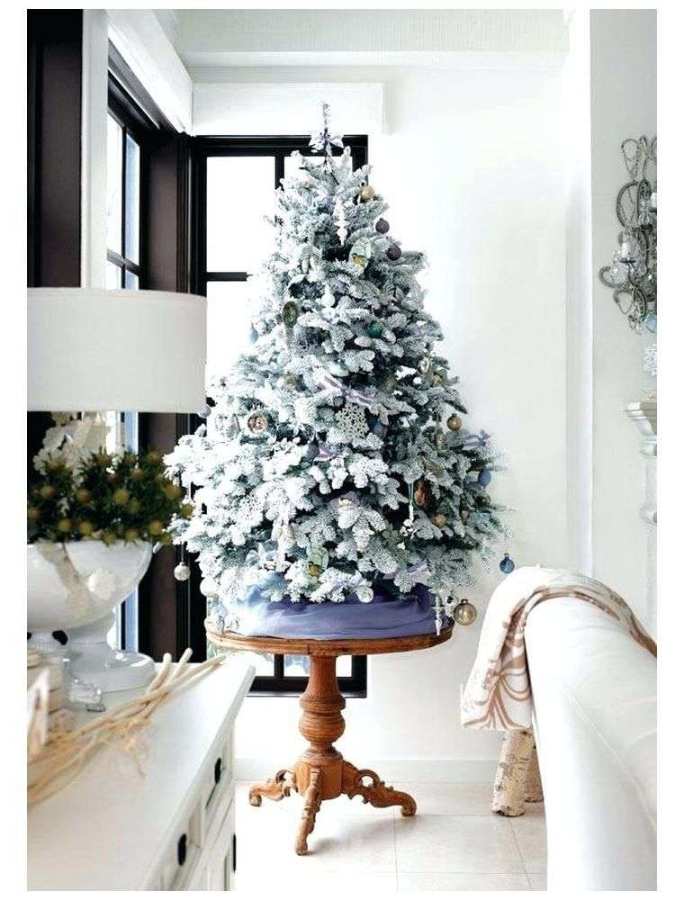 mini-božićno drvce-bijelo-trendi-ukras za zabavu