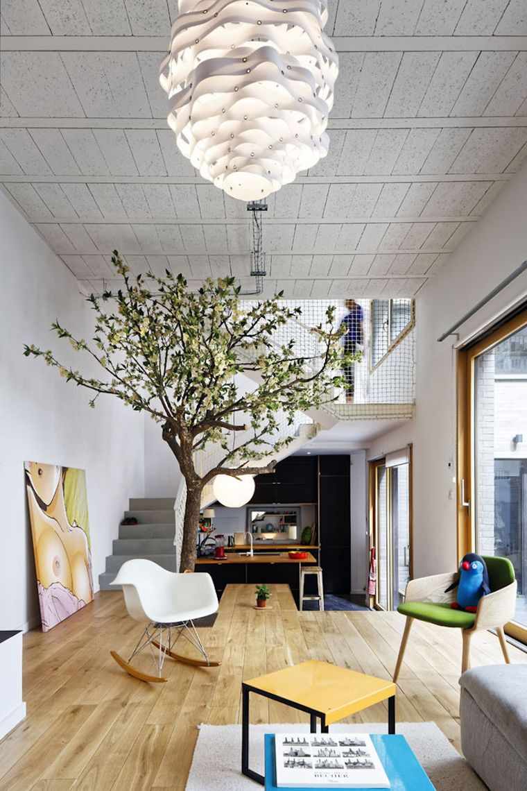 virtuvė-apdaila-atviras planas-modernus-interjeras-parketas-medis