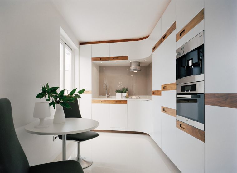 vernice bianca per accenti in legno cucina backsplash design moderno piccolo spazio