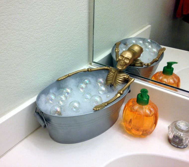 Helovino vonios kambario dekoras