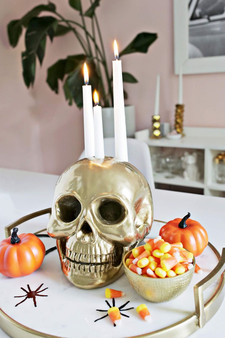 Helovino stalo dekoravimas žvakėmis