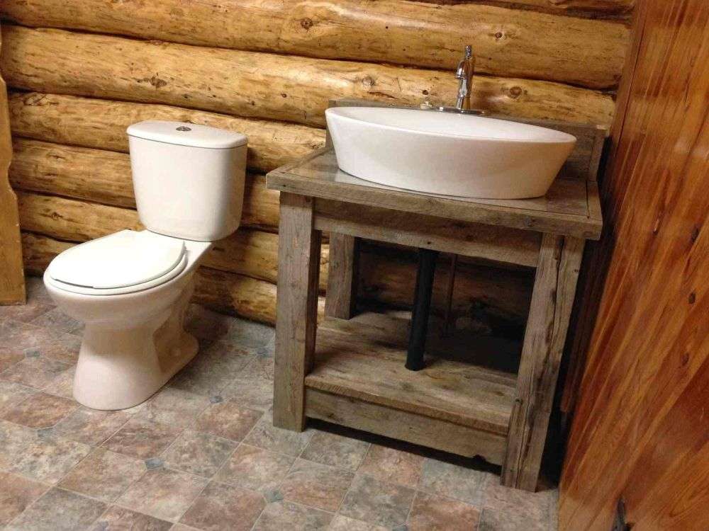 bagno in stile rustico semplice e moderno