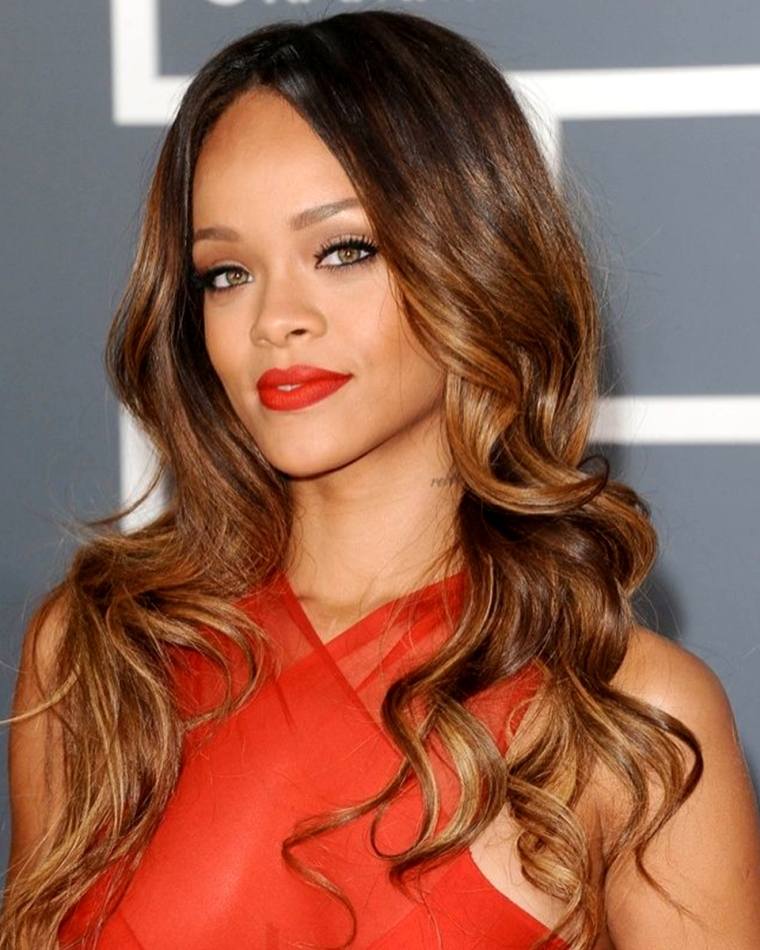 Rihanna plaukų spalva