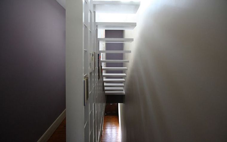 belső-lépcső-korlát-könyvtár-tamir