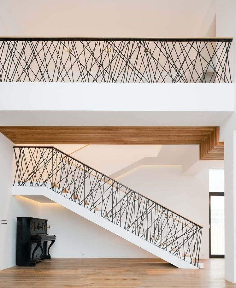 belső lépcsőkorlát-fekete-modern-design-monoloko