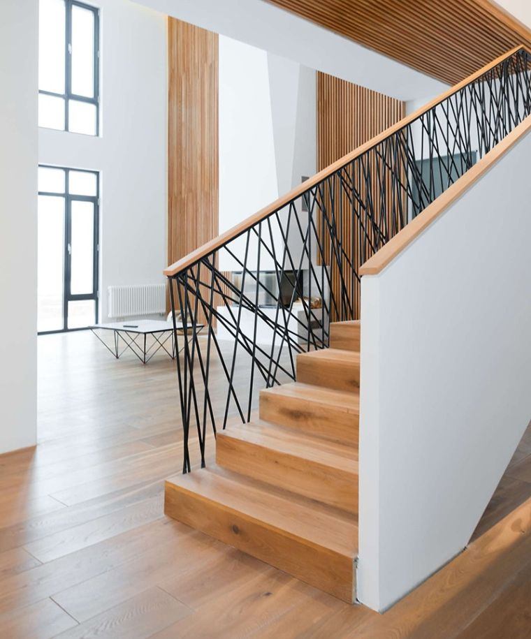 belső lépcsőkorlát-fa-fém-kapaszkodó-monoloko